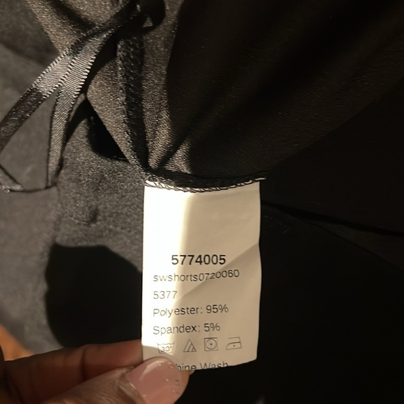 SHEIN dressy shorts lace detail Sz 2XL - Picture 5 of 10